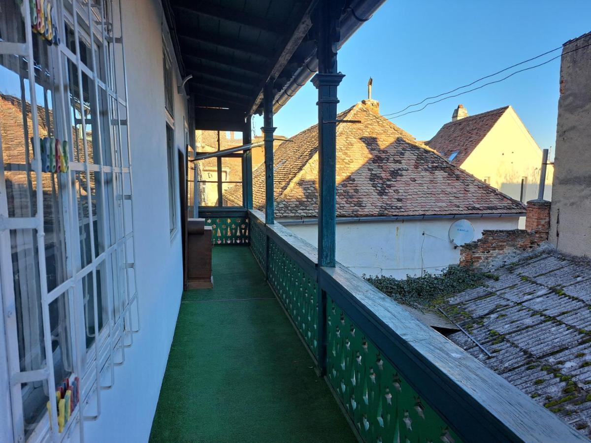 Cozy Apartment In The Heart Of Сибиу Екстериор снимка